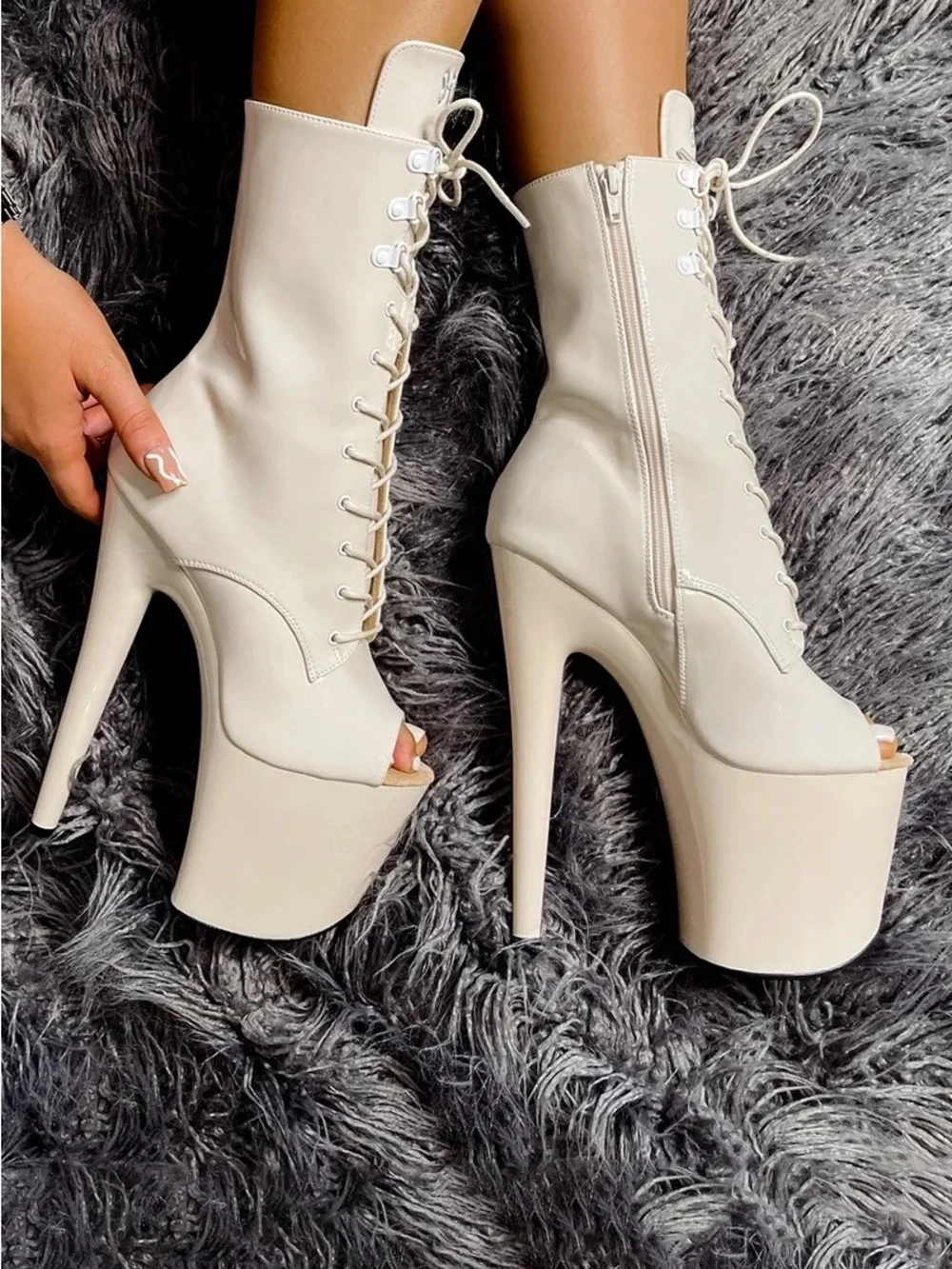 Hella Heels description no